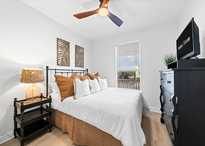 Bella Minutes To Community Pool Holiday home