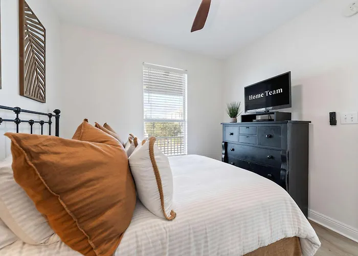 Holiday home Bella Minutes To Community Pool *