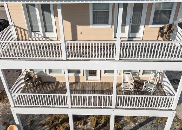Holiday home Bella Minutes To Community Pool