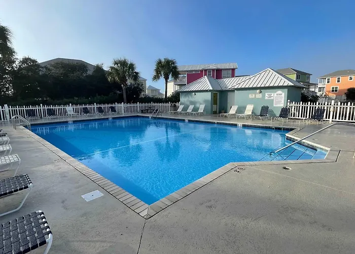 Bella Minutes To Community Pool Holiday home