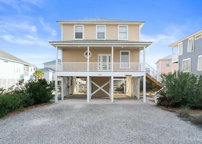 Holiday home Bella Minutes To Community Pool *